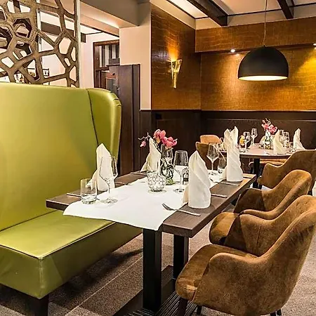 Tiek Superior Hotel