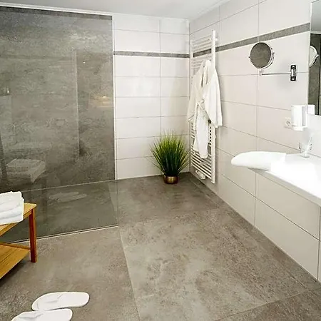 Tiek Superior Hotel