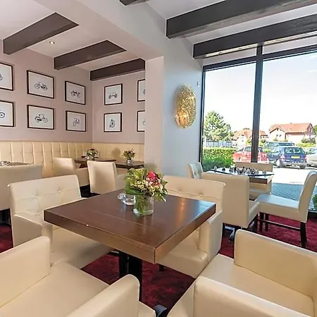 Tiek Superior Hotel