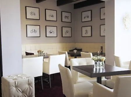 Tiek Superior Hotel