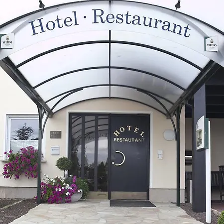 Tiek Superior Hotel