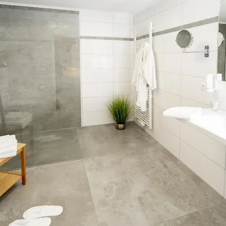Tiek Superior Hotel 3*